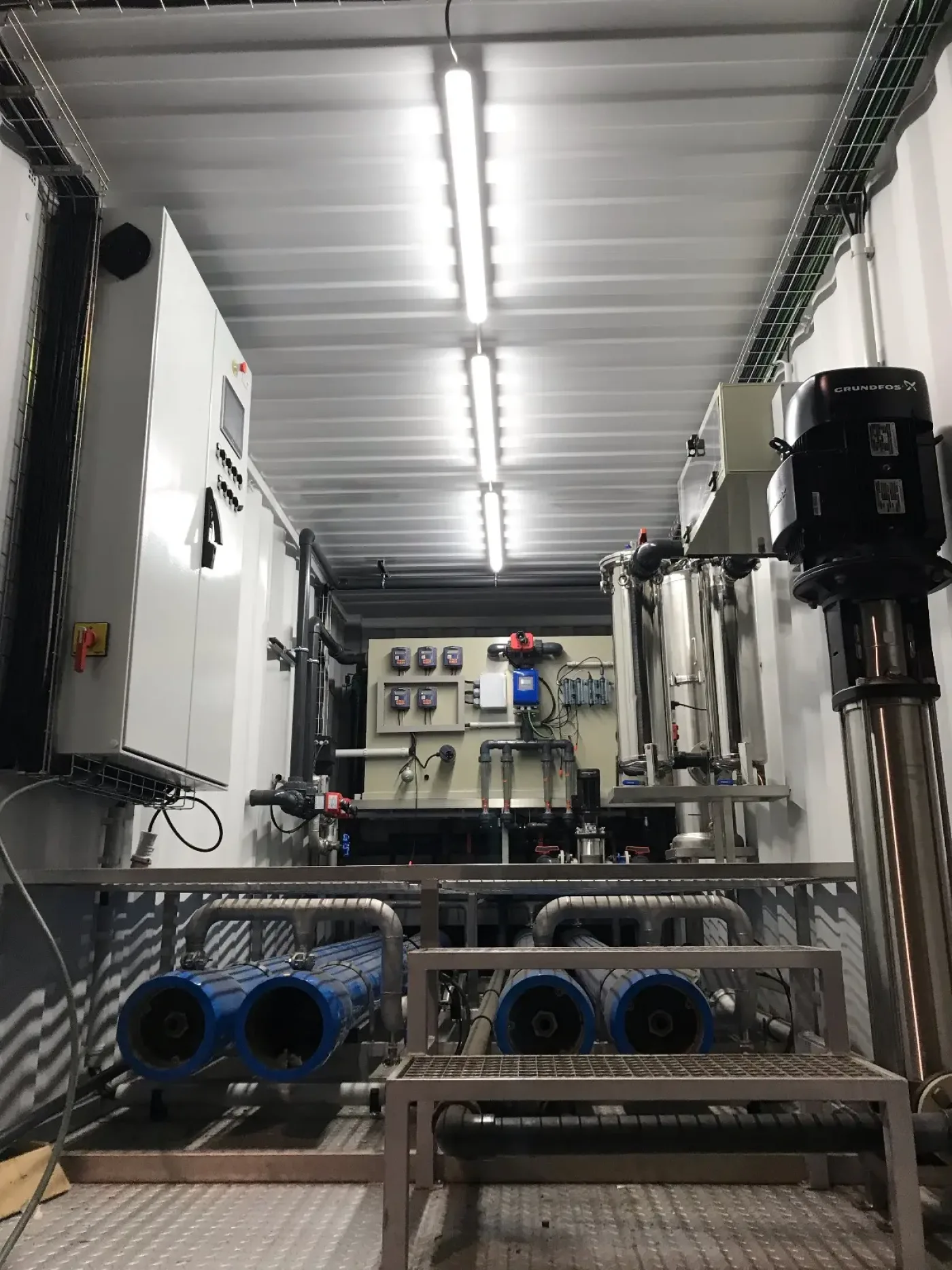 MOBILE CONTAINER WITH COMPLETE WATER OSMOSIS SYSTEM - 5