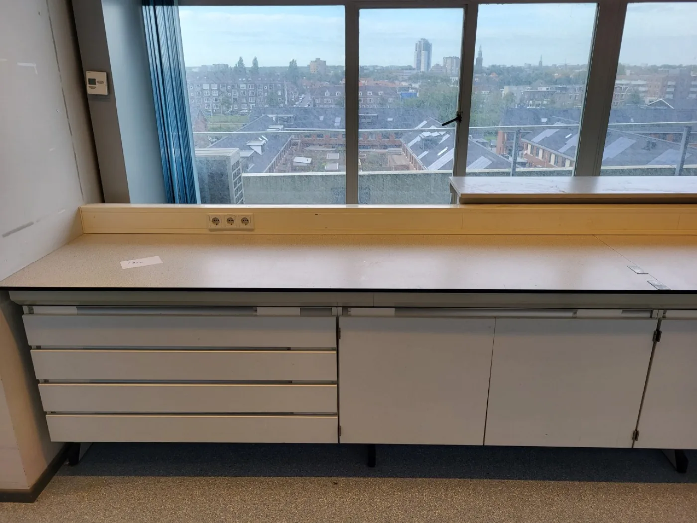 1972 – Used S+B Laboratory wall table (550 cm) - 4