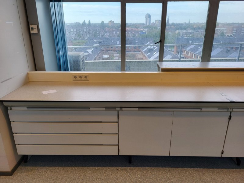 1972 – Used S+B Laboratory wall table (550 cm)