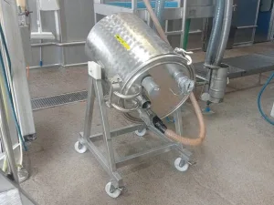 Vacuum Tank - Spinal cord removal system