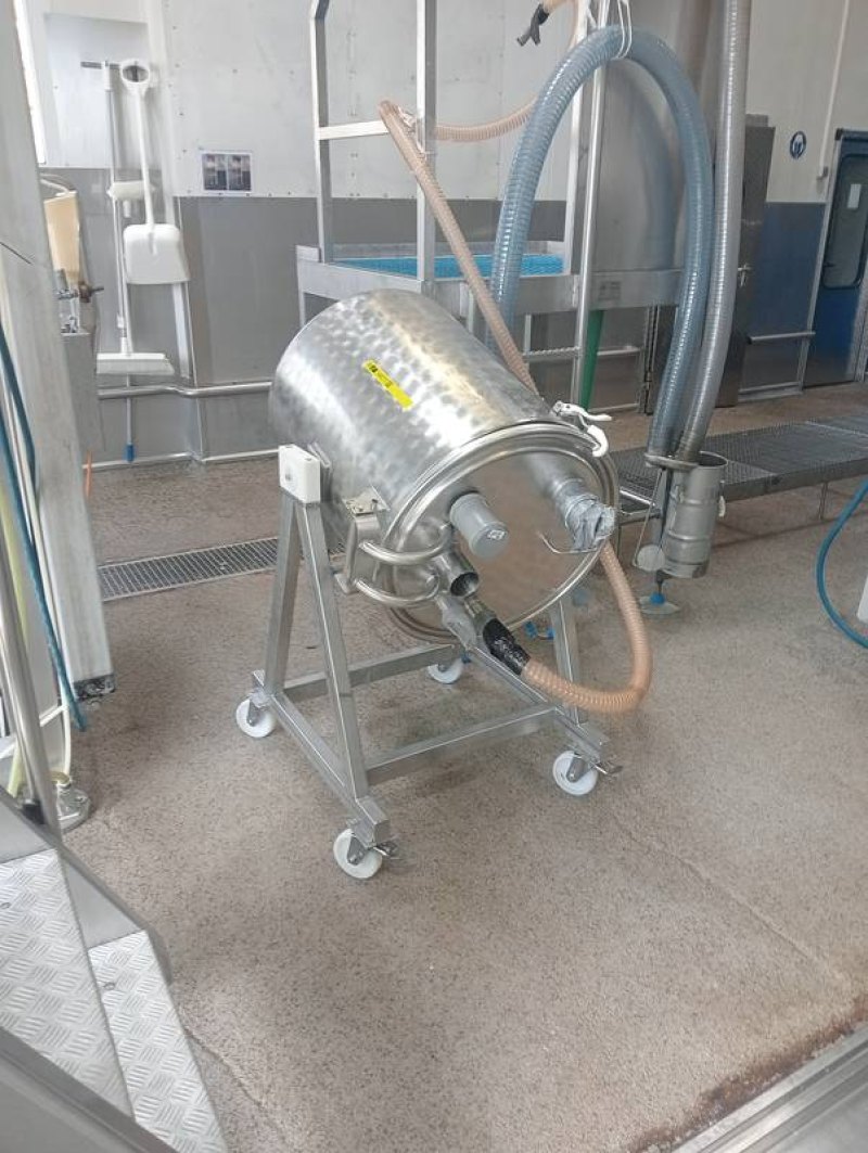 Vacuum Tank - Spinal cord removal system