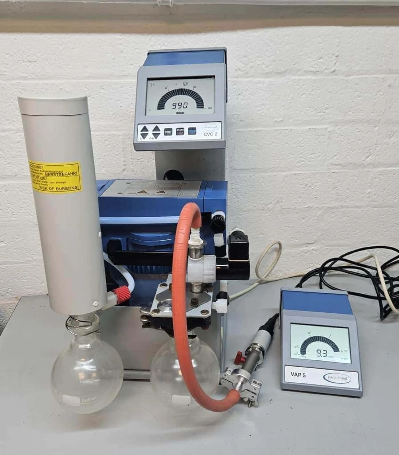 Vacuubrand MZ2C pompstand chemie met CVC2 vacuumcontroller en PTFE regelklep - 1