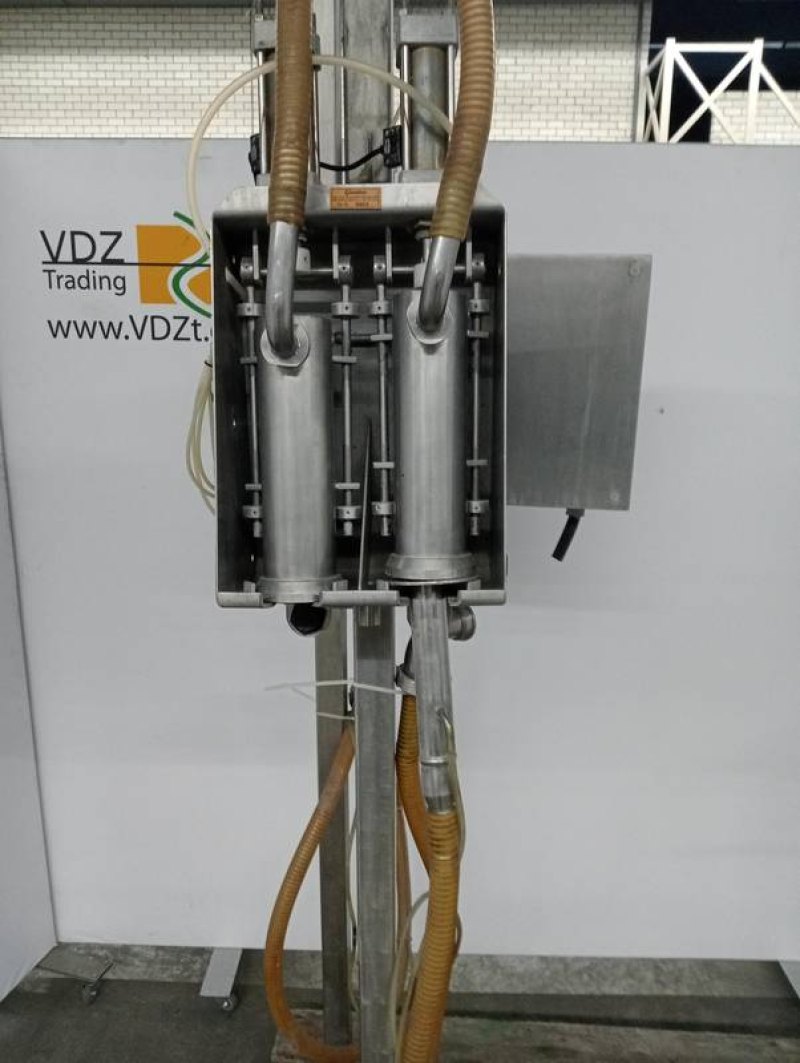 Blood collecting unit with sterilizer