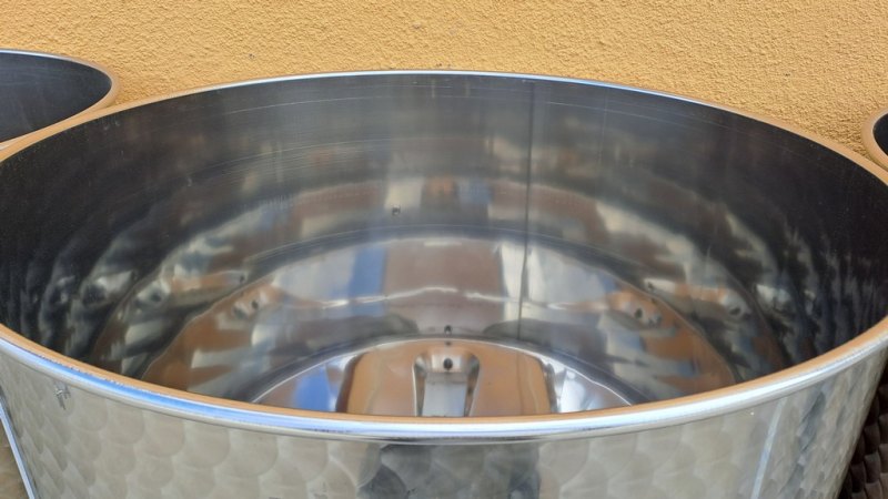 STAINLESS STELL TANKS CAPACITY LITERS 1000 PNEUMATIC FLOATING LID WITHOUT MANHOLE, ROUNDED BOTTOM NEW EQUIPMENT