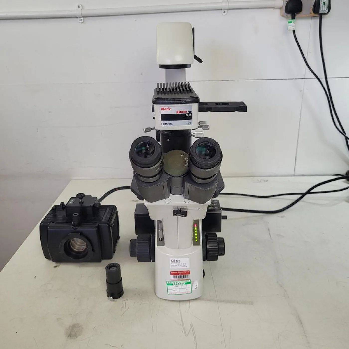Motic AE31 Microscope - 1