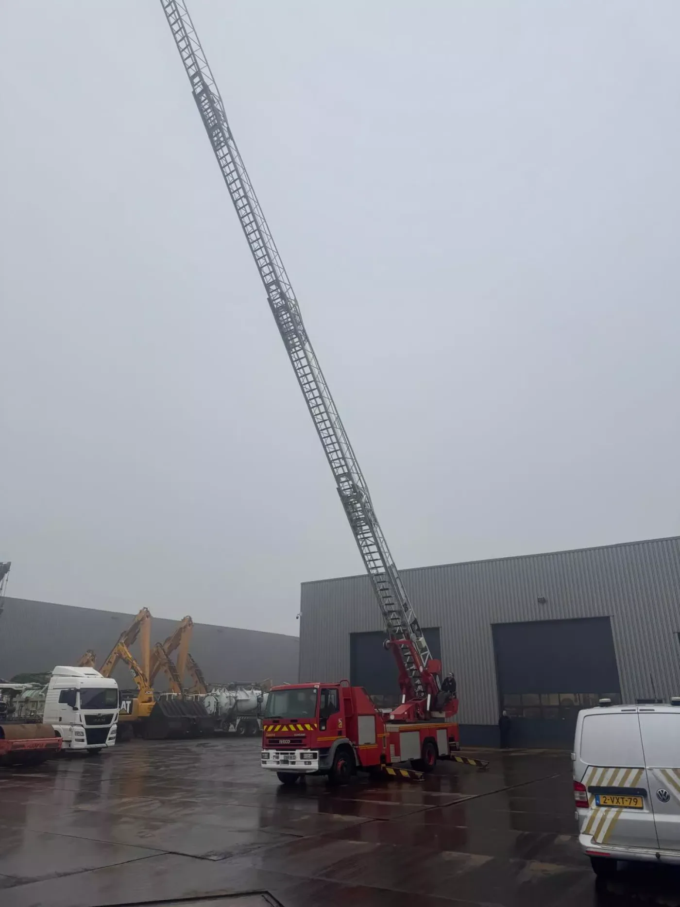 Iveco 130E23 4×2 Firetruck - 2