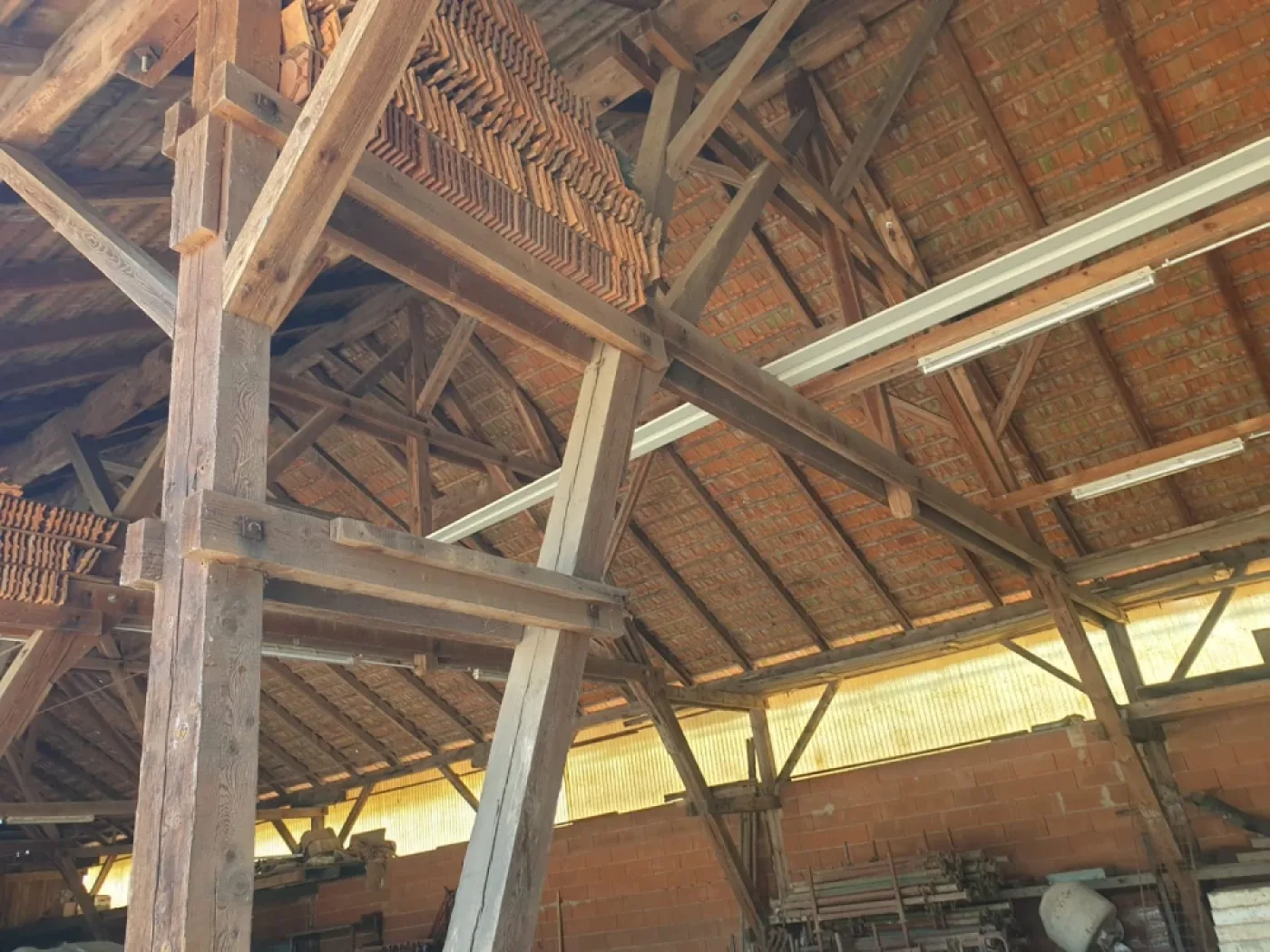Holzhalle - 8