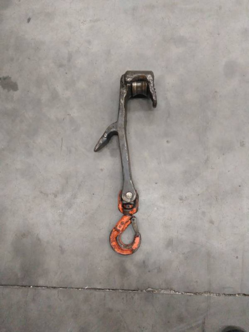 Bleeding hooks cattle