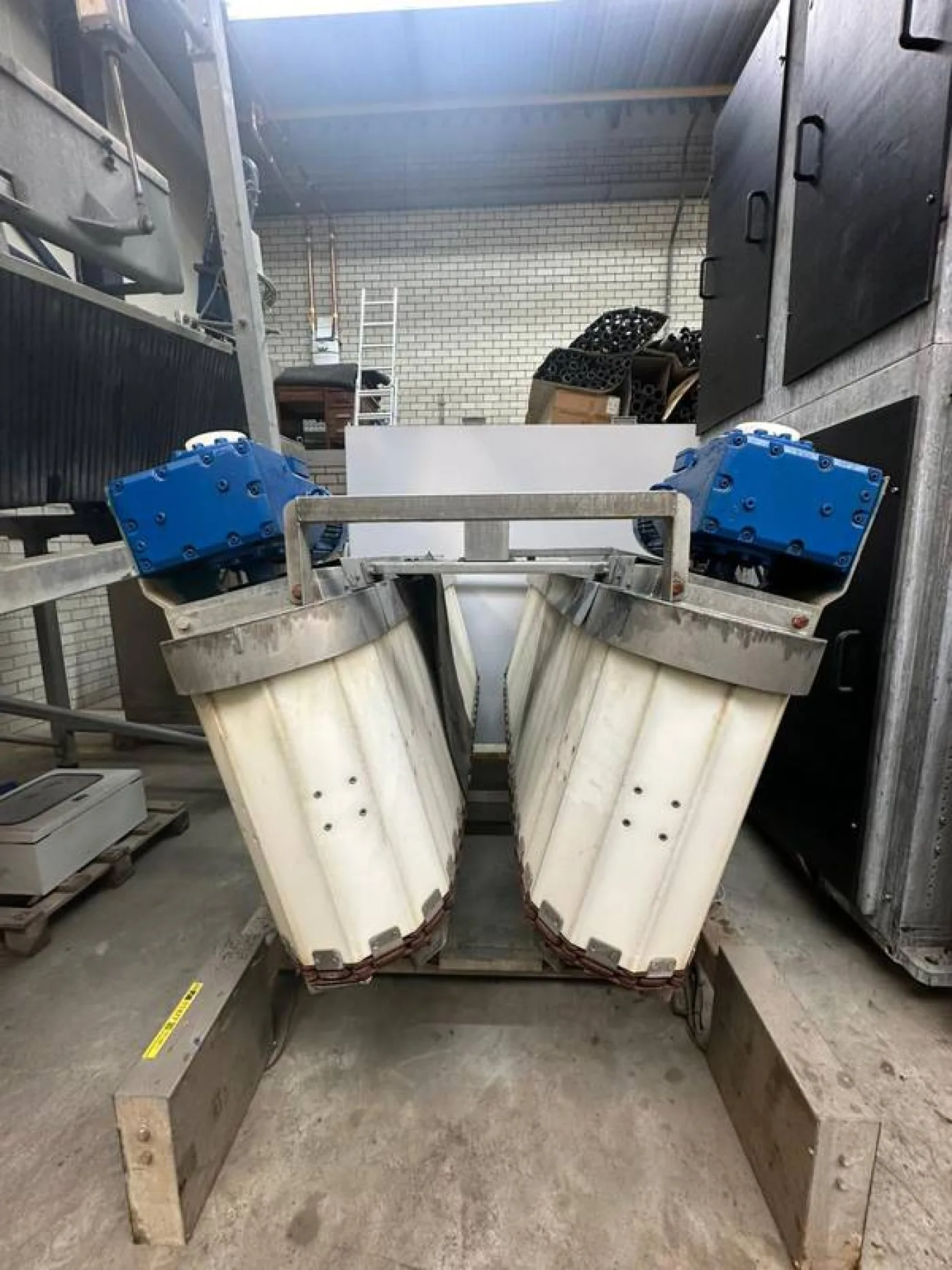 Restrainer with weighing function - 4
