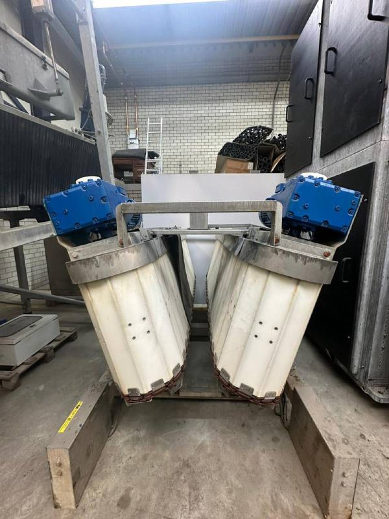 Restrainer with weighing function