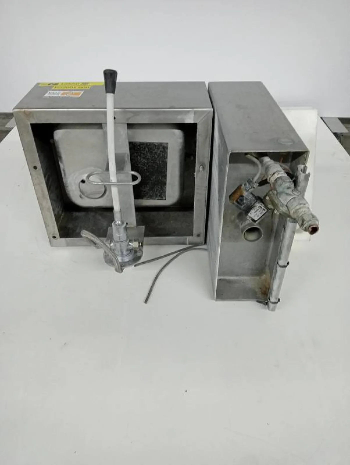 Wash basin with sterilisator - 4