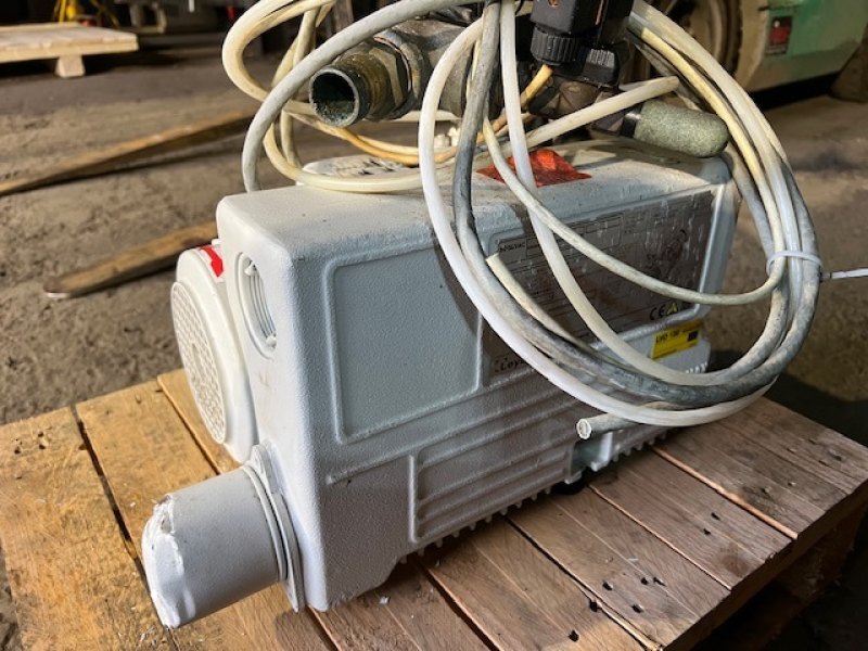 Leybold Vacuum Pump