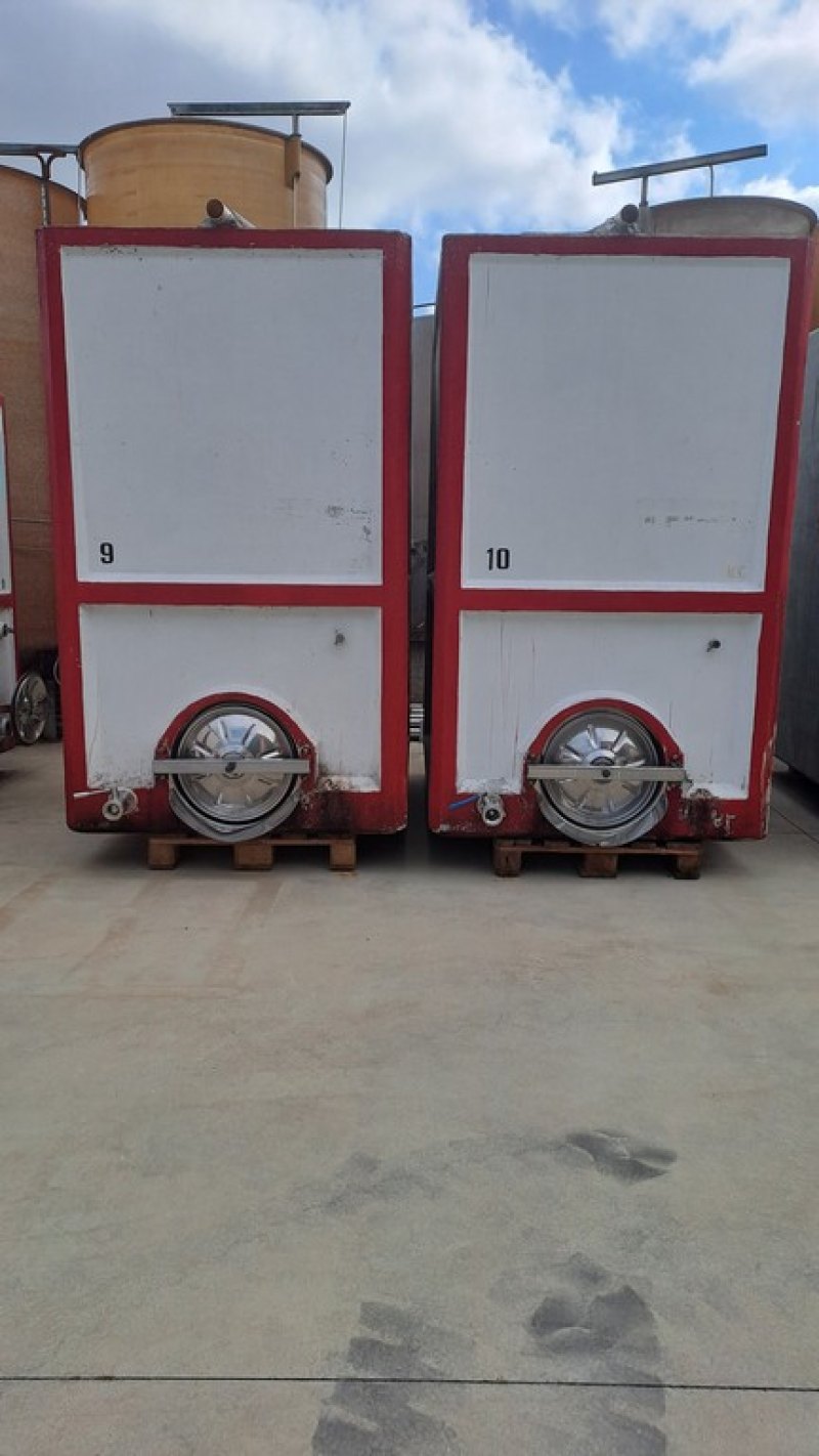 CONCRETE TANKS FOR WINE CAPACITY LITERS 3500 (HL 35), SECON HAND EQUIPMENT