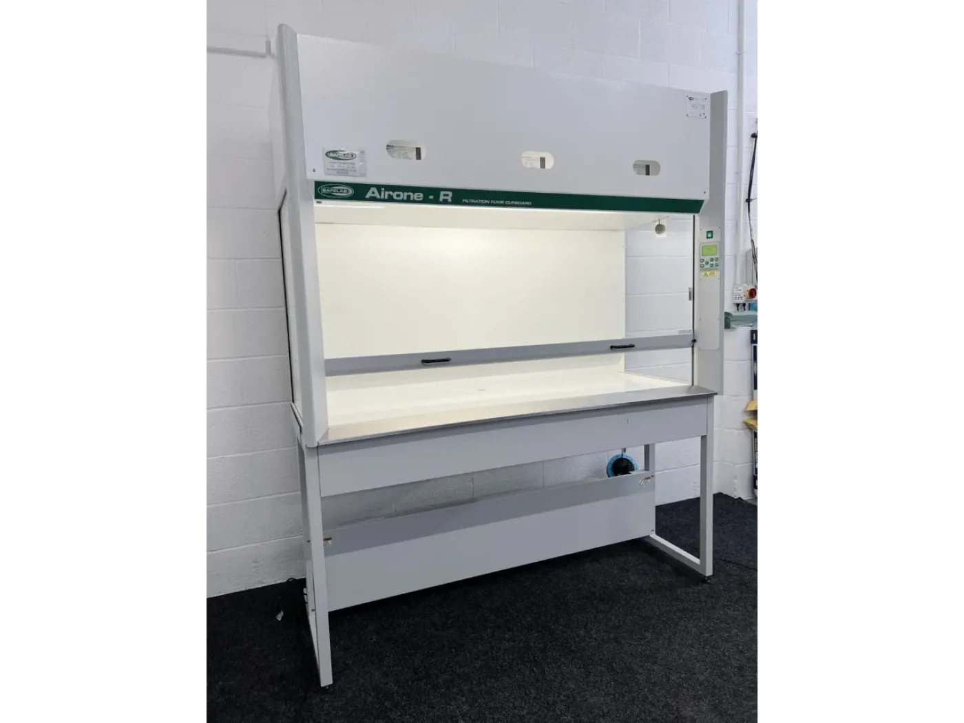 SafeLab Airone-R 1800 Filtration Cabinet - 2