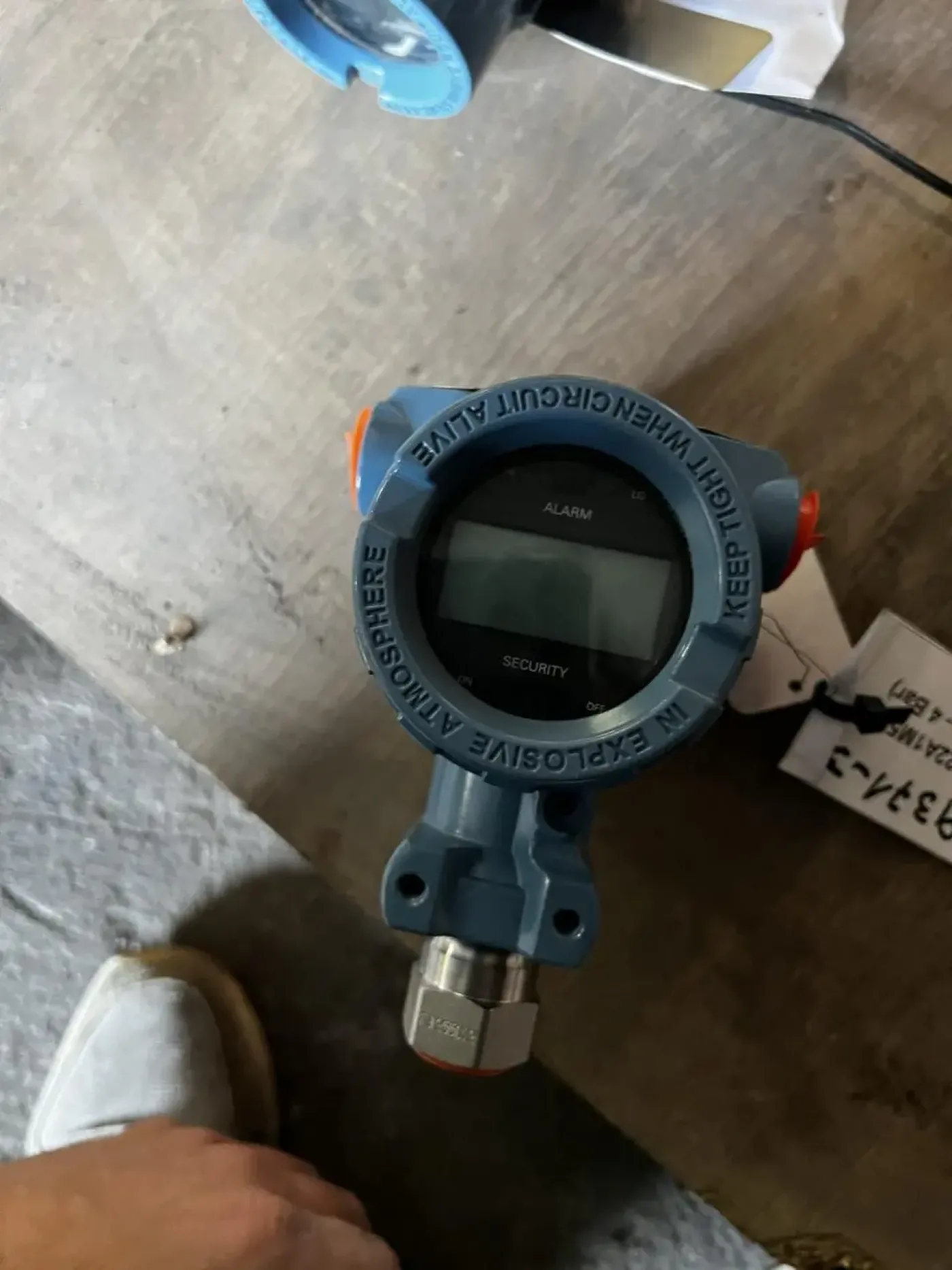 PRESSURE GAUGE C7048 - 2