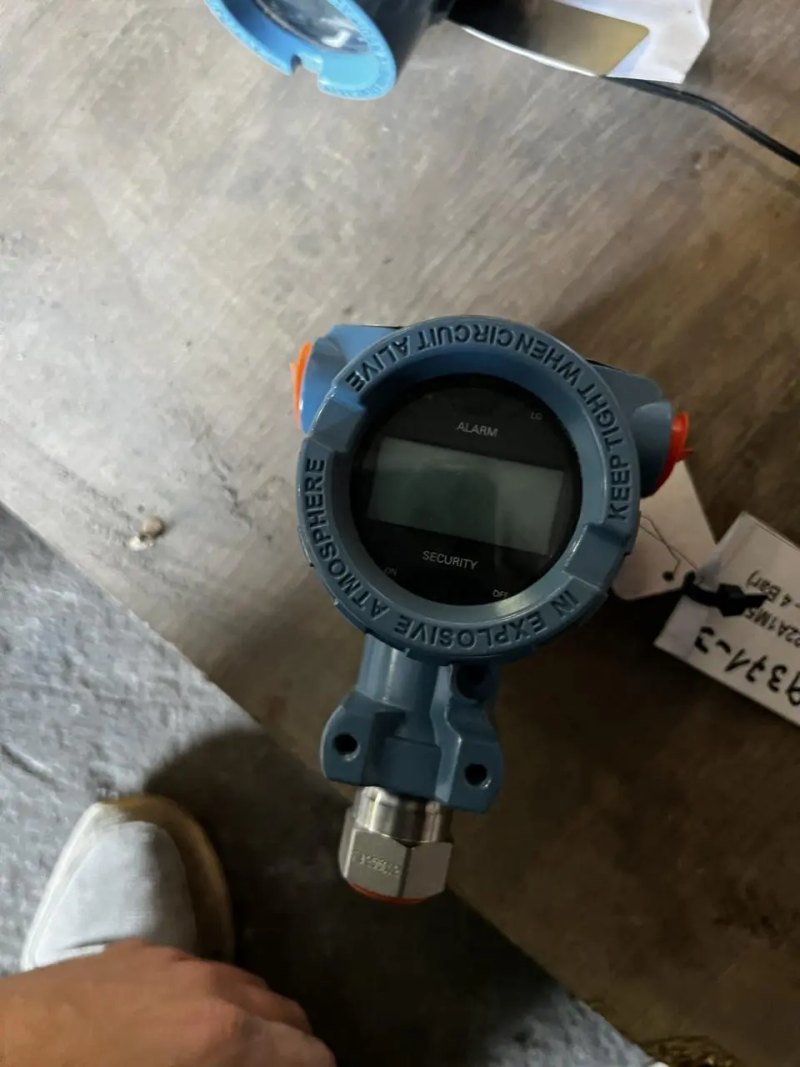 PRESSURE GAUGE C7048