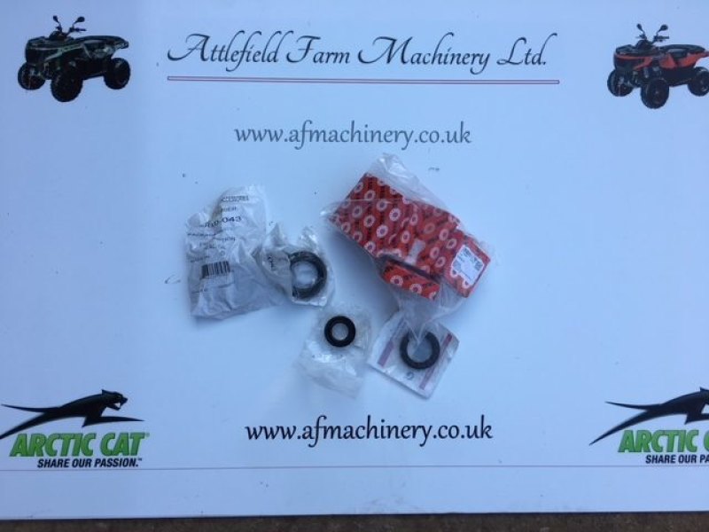 Rebuild kit for Arctic Cat front diff, bearings and seals Includes 1402-053, 0402-393, 1402-043 both diff seals £105