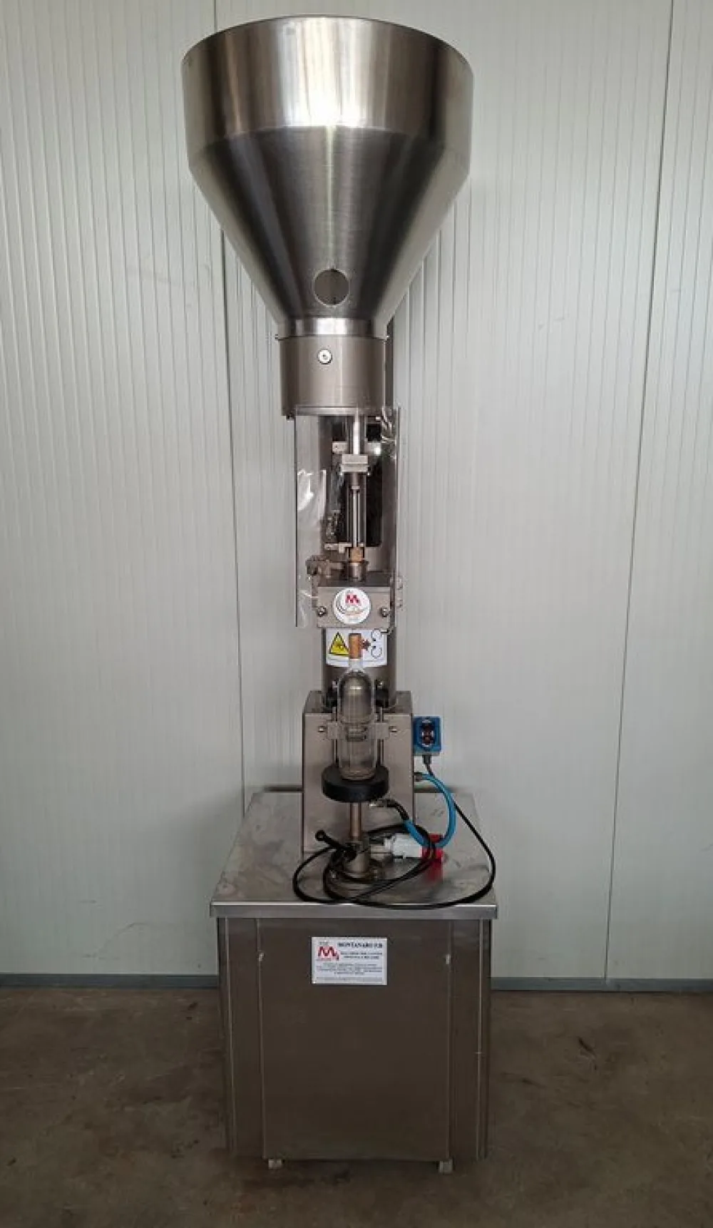 SEMIAUTOMATIC CORKING MACHINE MONTANARO F.LLI, FOR NATURAL CORK, 380 VOLT, SECOND-HAND MACHINE