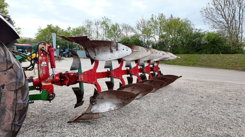 Vogel &amp; Noot 5 furrow plough