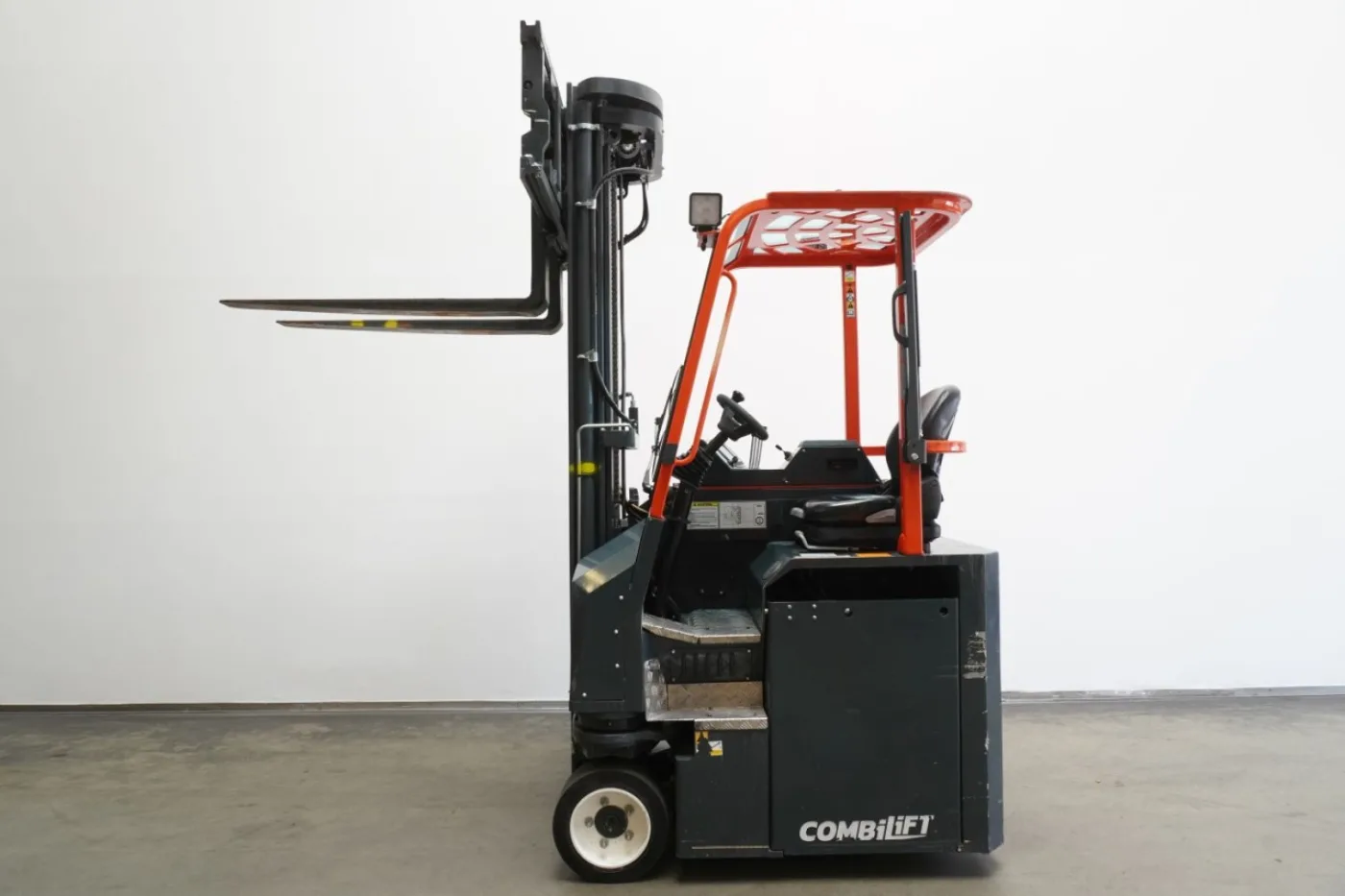 4-Wegestapler Combilift CBE3000 (2022) - 4