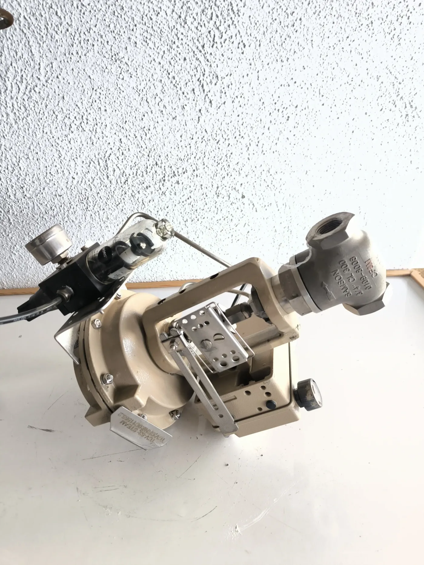 BALL VALVE SAMSON 3/4” CL300 STAINLESS STEEL 316 WITH POSITIONER 4765 AND PNEUMATIC ACTUATOR 3271 - 3