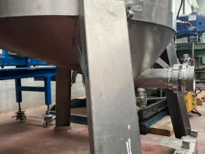 USED STAINLESS STEEL TANK 1000 LITERS