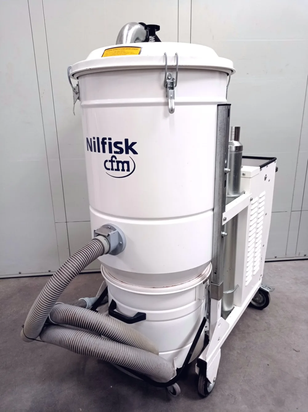 ASPIRATORE INDUSTRIALE PER POLVERI – NILFISK – MOD. 3557