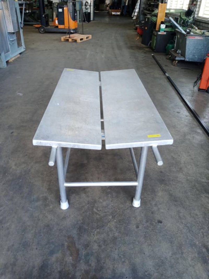 Slaughtering burry table