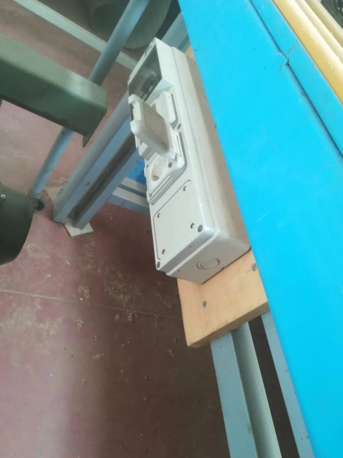 BANCO DI MONTAGGIO PER ASSEMBLAGGIO DI SERRAMENTI E DI PANNELLI IN LEGNO - 4