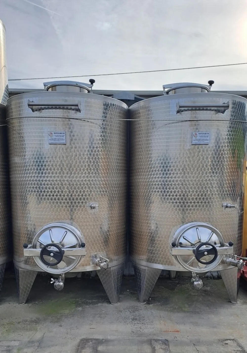 STAINLESS STEEL TANKS, CAPACITY 1700 LITERS, STORAGE MODEL ROUNDED BOTTOM, NEW EQUIPMENT