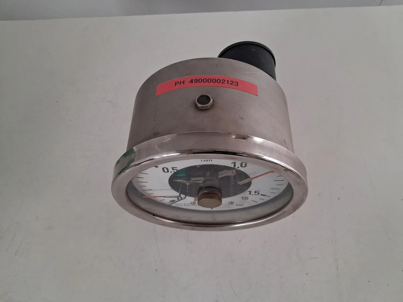 WIKA NG160 Pressure Gauge 0–1.6 bar with Inductive Contact - 4