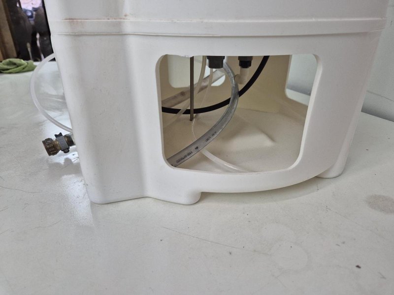 Millipore Sigma RioS Essential 24 Water Purification Tank