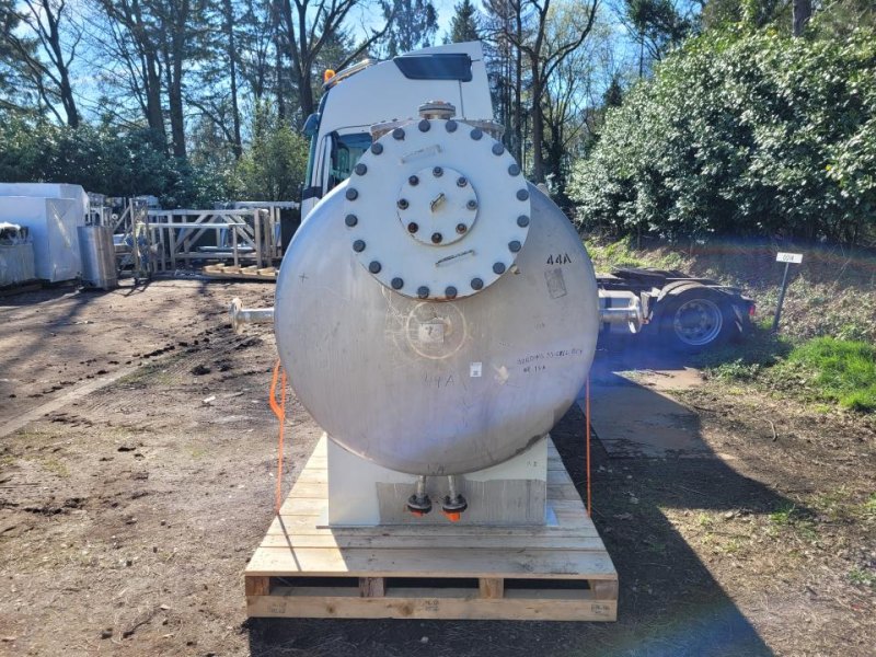 Horizontal tank