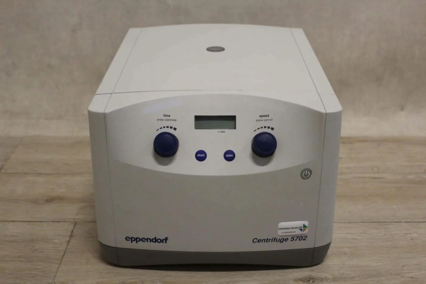 Eppendorf 5702 Centrifuge - 1