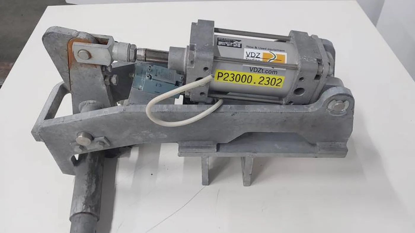 Tube rail synchroniser - 2