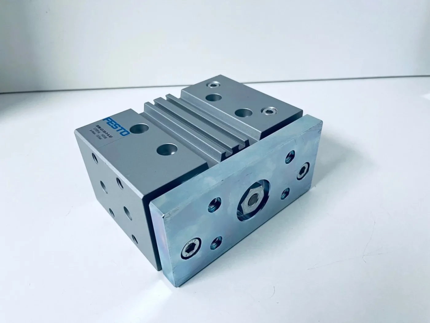 Festo Pneumatikzylinder DFM-63-50-P-A-KF 170954 HD08 - 1