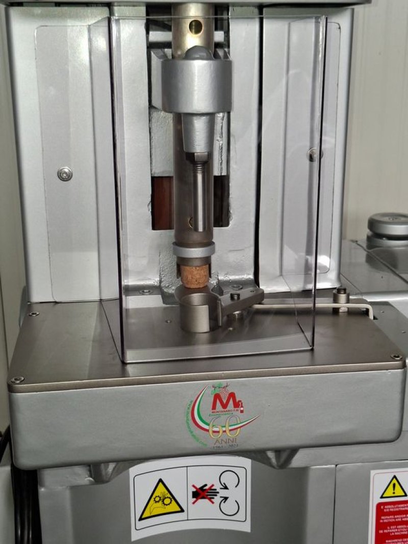 SEMI-AUTOMATI BERTOLASO CORKING MACHINE FOR MUSHROOM CORK, SECOND HAND MACHINE