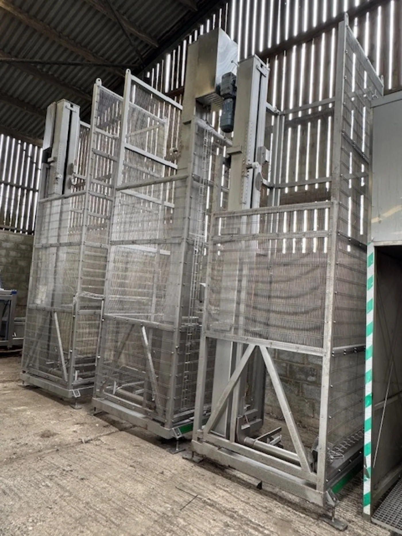 Tote Bin Hoist – Large - 1