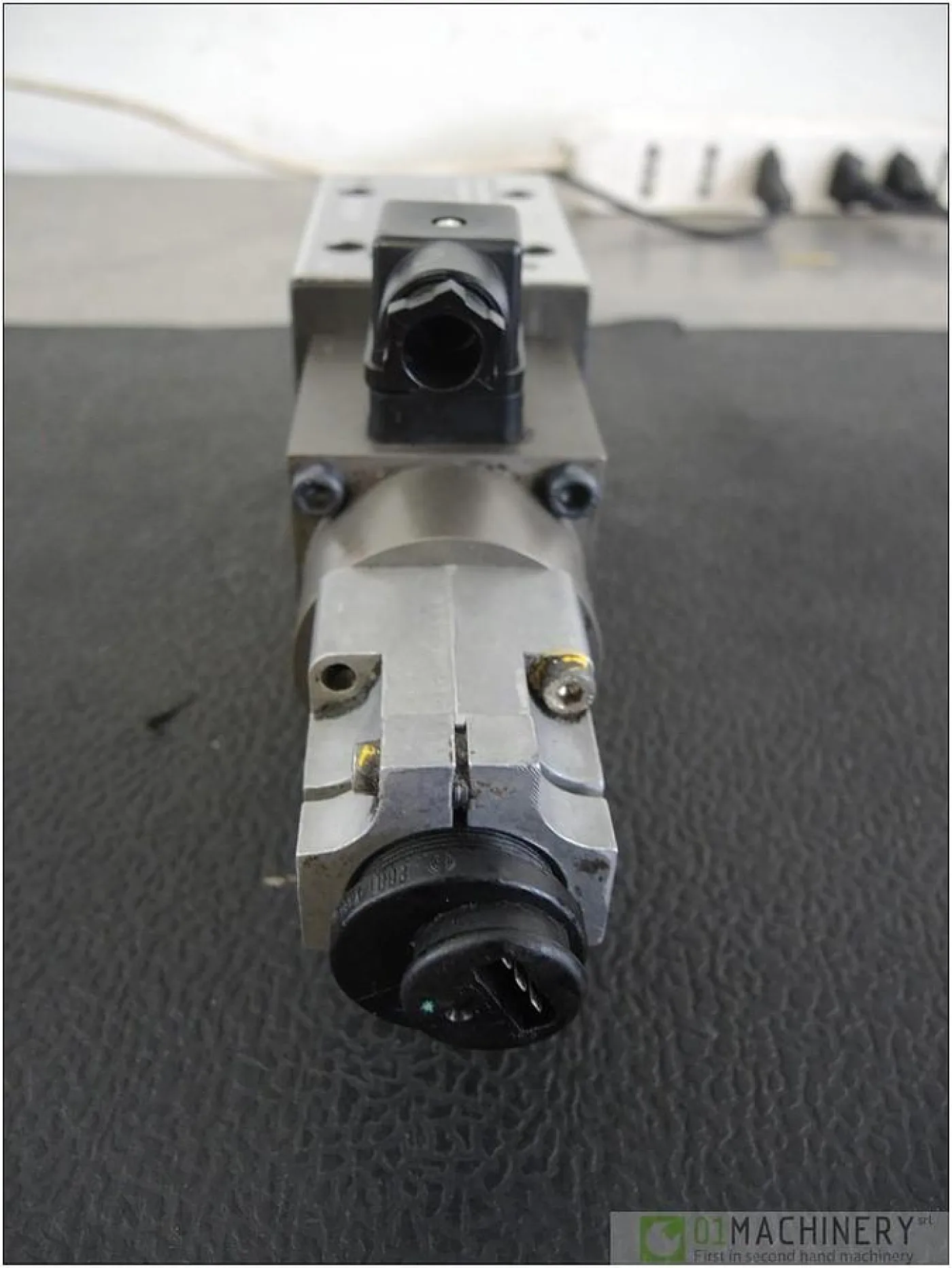 2000 BOSCH 0811403001 AI2233 - 3