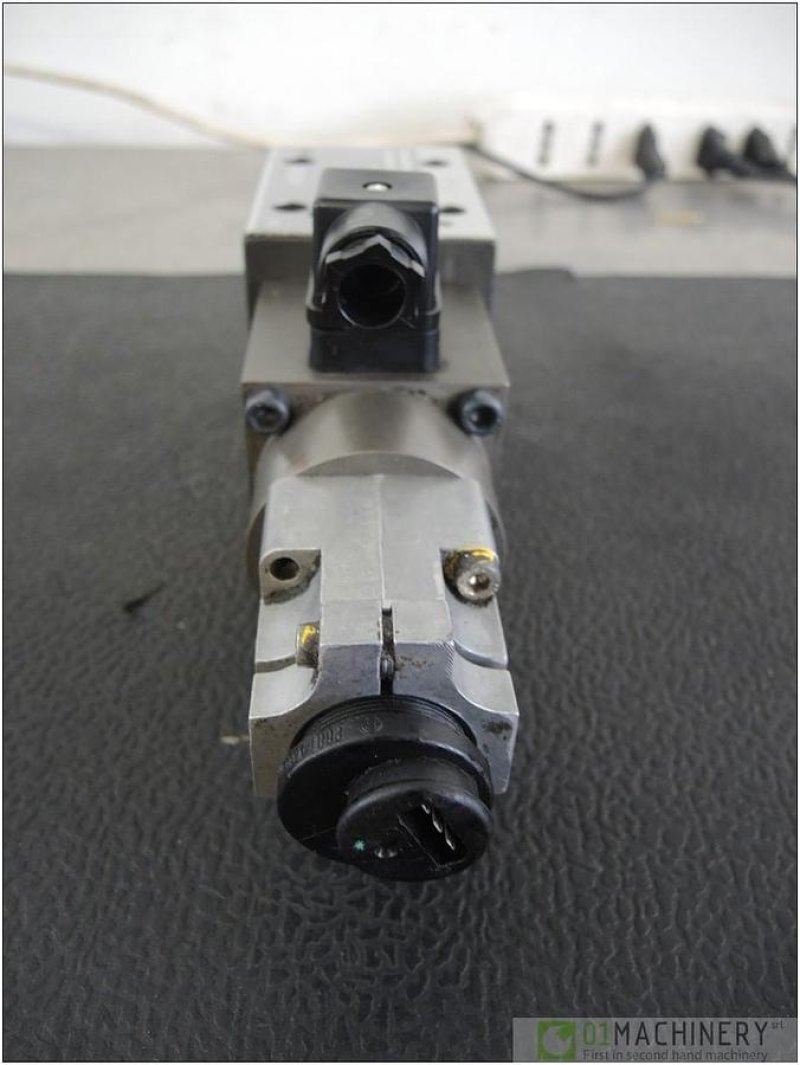2000 BOSCH 0811403001 AI2233