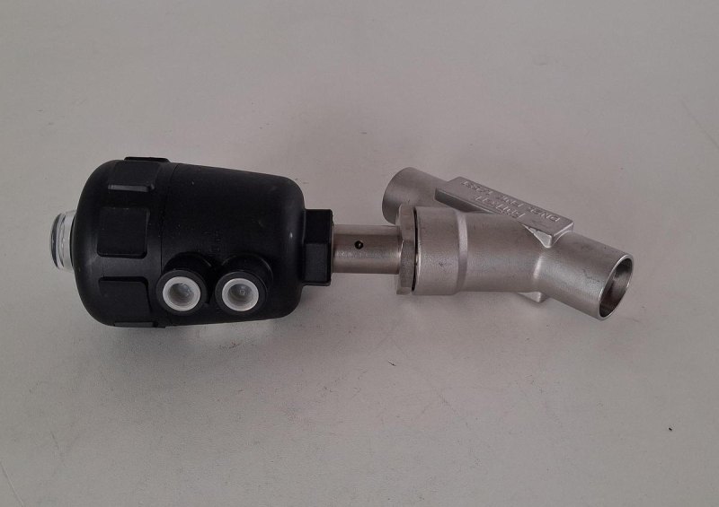 Bürkert 2000A Pneumatisches Schrägsitzventil DN25 PN16 PTFE
