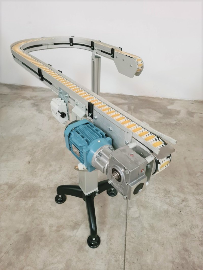 NASTRO TRASPORTATORE A TAPPARELLE AD “U” MOTORIZZATO – CARRYLINE