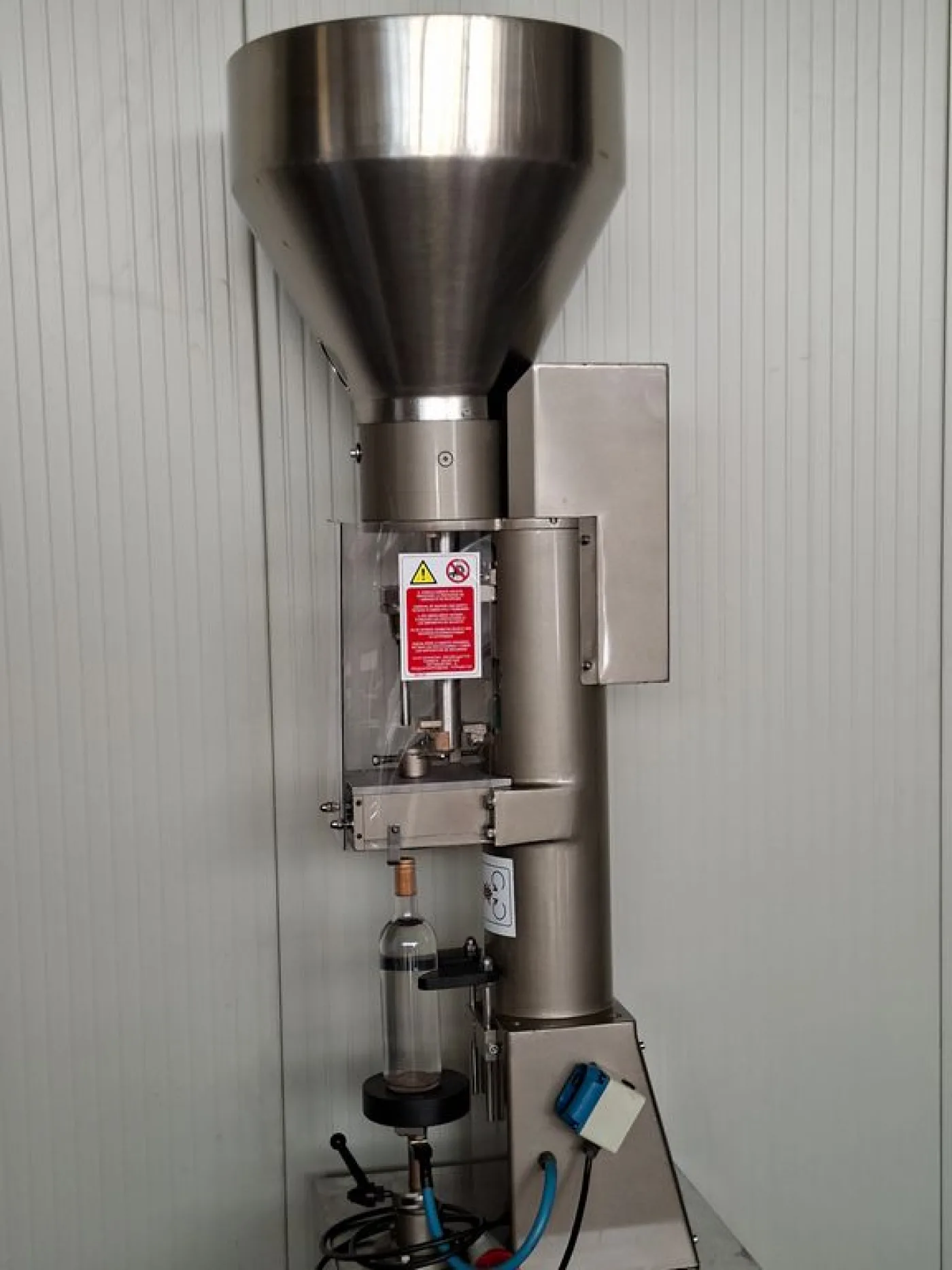 SEMIAUTOMATIC CORKING MACHINE MONTANARO F.LLI, FOR NATURAL CORK, 380 VOLT, SECOND-HAND MACHINE - 5