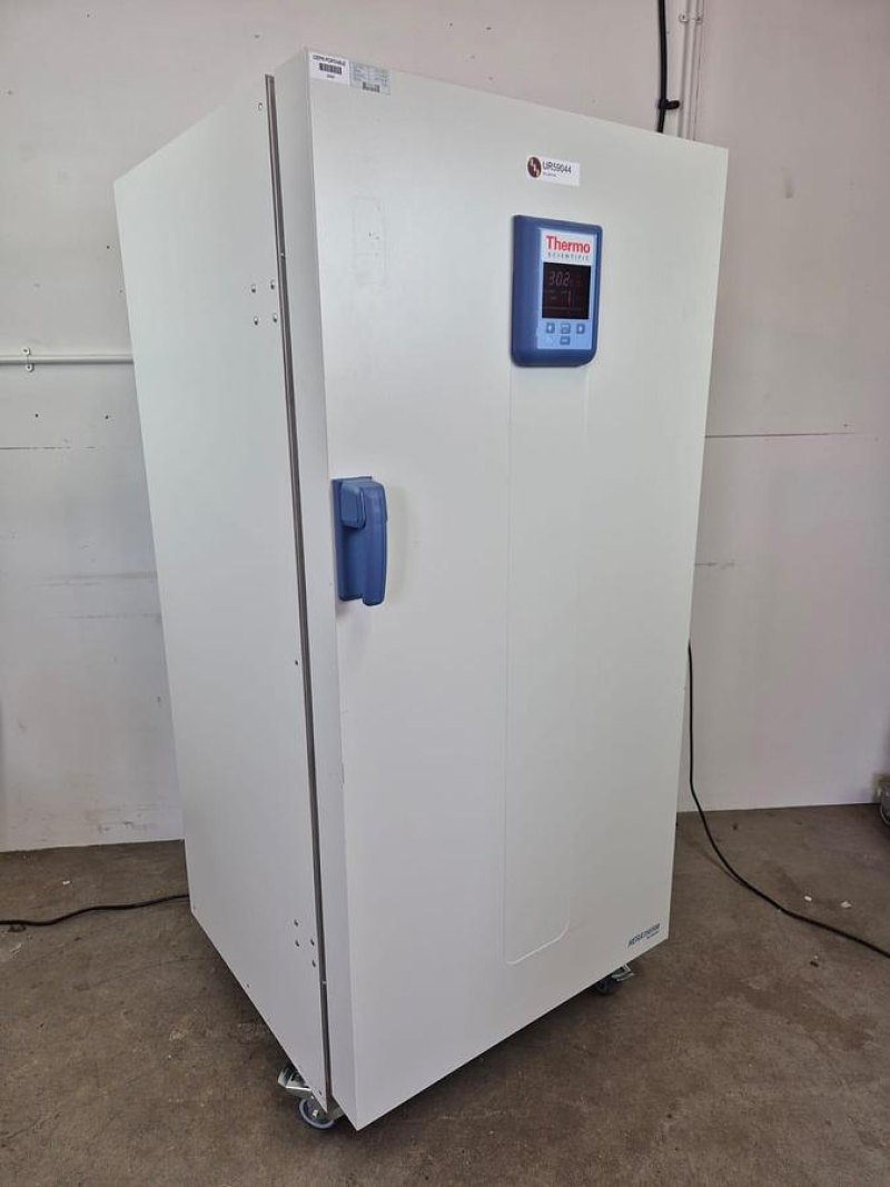 Thermo Scientific Heratherm IMH400-S Incubator