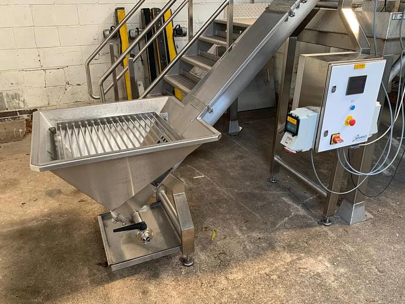 COMPLETE LINE: Auger Filler Incline Conveyor with Gantry - 4