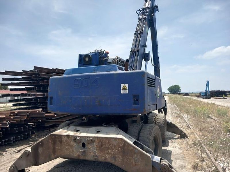 Liebherr A904