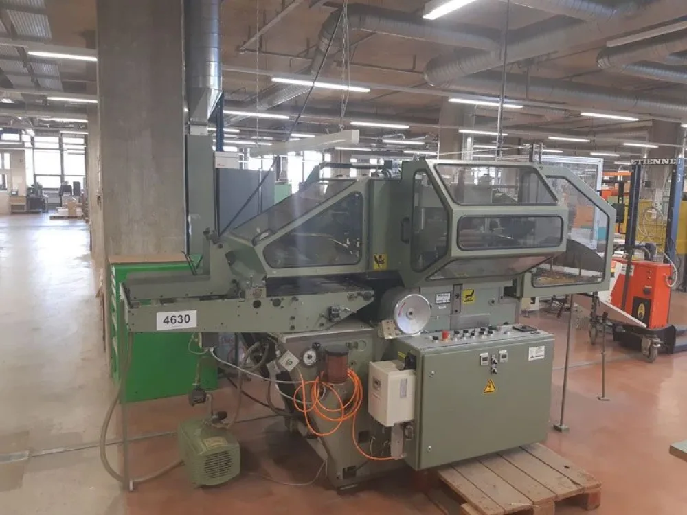 Kolbus PE 311 pressa per goffratura