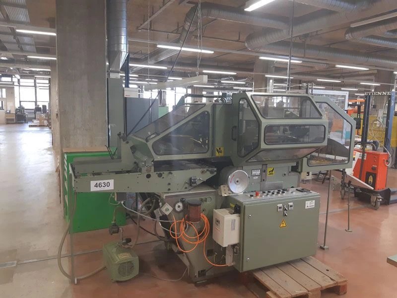 Kolbus PE 311 pressa per goffratura