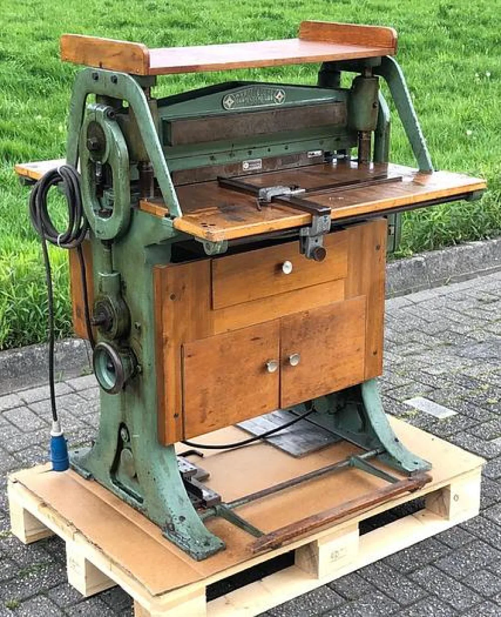 Kroll 700