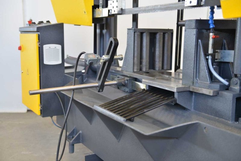 Bekamak Bandsäge Bandsägemaschine Doppelsäulenführung Vollautomat